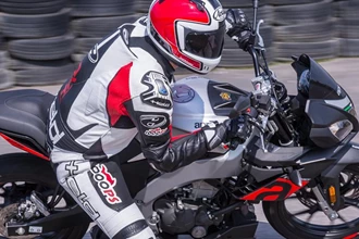 125er Vergleich: Aprilia Tuono 125 Test 125er Vergleich: Aprilia Tuono 125 Test