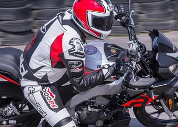 125er Vergleich: Aprilia Tuono 125 Test 125er Vergleich: Aprilia Tuono 125 Test