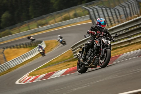 KTM 1290 Super Duke R über den Nürburgring geprügelt! KTM 1290 Super Duke R über den Nürburgring geprügelt!
