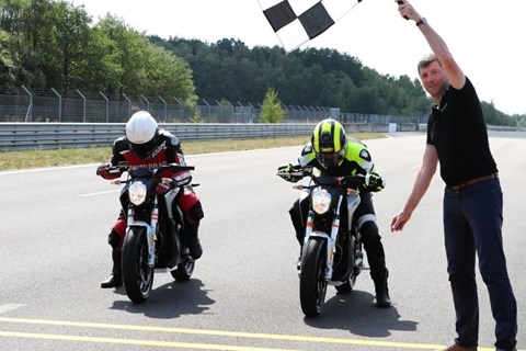 1.316 Km unter Strom: 24-H-Weltrekord auf PIRELLI Reifen