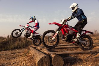 Beta 300RR vs GasGas EC 300 Beta 300RR vs GasGas EC 300