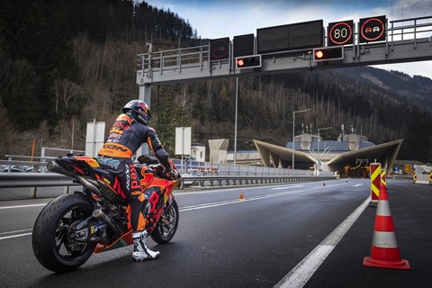 Mit dem KTM MotoGP Bike durch den Gleinalmtunnel