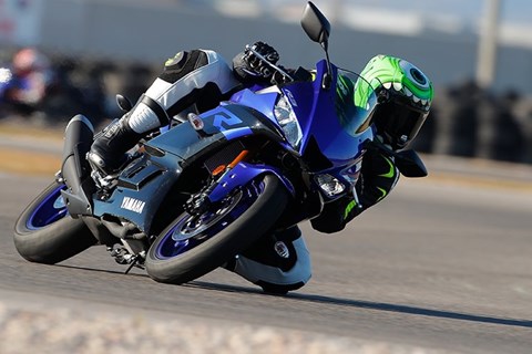 Yamaha YZF-R3 2019 Test auf Landstraße und Rennstrecke
