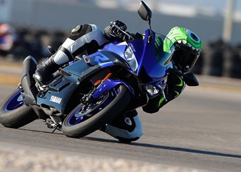 Yamaha YZF-R3 2019 Test auf Landstraße und Rennstrecke Yamaha YZF-R3 2019 Test auf Landstraße und Rennstrecke