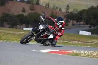 Test der neuen KTM 690 SMC R und 690 Enduro R im Modelljahr 2019 Test der neuen KTM 690 SMC R und 690 Enduro R im Modelljahr 2019