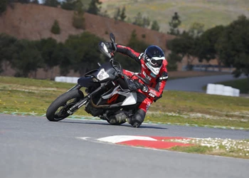 Test der neuen KTM 690 SMC R und 690 Enduro R im Modelljahr 2019 Test der neuen KTM 690 SMC R und 690 Enduro R im Modelljahr 2019