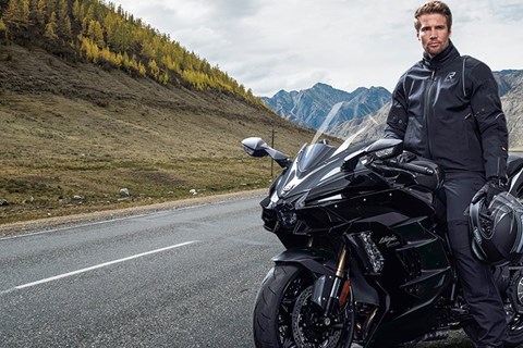 Komfort und Sicherheit - der neue Rukka Anzug Armarone