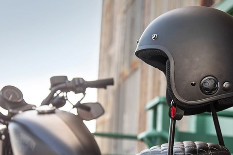 SENA Savage Jethelm mit Kommunikationssystem