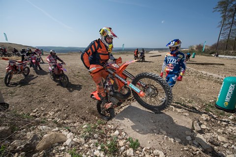 MOTOREX Dirt Mania 2019: lerne Endurofahren von echten Profis!