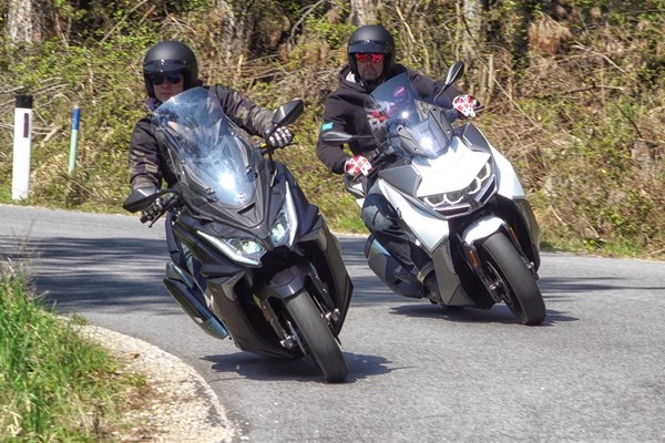 BMW C 400 GT vs. Kymco AK 550i 2019 BMW C 400 GT vs. Kymco AK 550i 2019