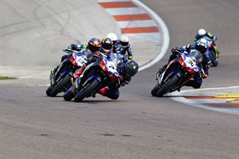 Zweiter Lauf des Yamaha R3 Blu CRU Cup in Dijon Zweiter Lauf des Yamaha R3 Blu CRU Cup in Dijon