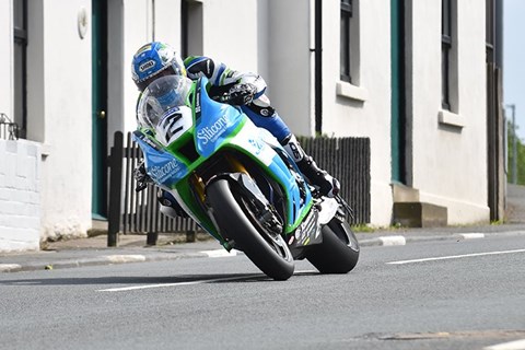METZELER räumt auf der Isle of Man und bei der North West 200 ab