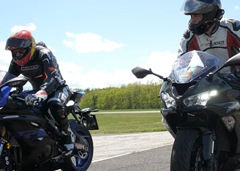 Kawasaki ZX-6R 636 und Yamaha R6 Vergleichstest am Pannoniaring Kawasaki ZX-6R 636 und Yamaha R6 Vergleichstest am Pannoniaring