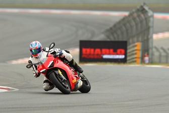 Pirelli Diablo Rosso Corsa II „sehr gut“ & „Kauftipp Regenreifen“