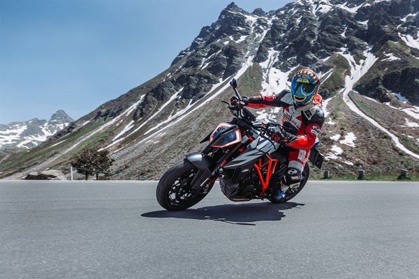 KTM 1290 Super Duke R Test in den Alpen