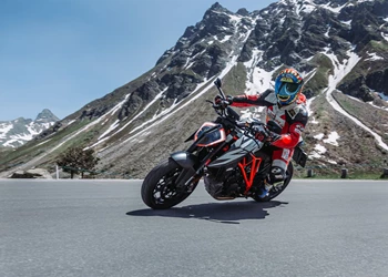 KTM 1290 Super Duke R Test in den Alpen KTM 1290 Super Duke R Test in den Alpen