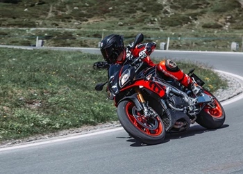 Aprilia Tuono V4 1100 Factory SAS Test in den Alpen Aprilia Tuono V4 1100 Factory SAS Test in den Alpen