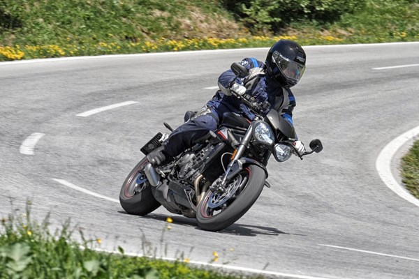 Triumph Street Triple RS Test in den Alpen