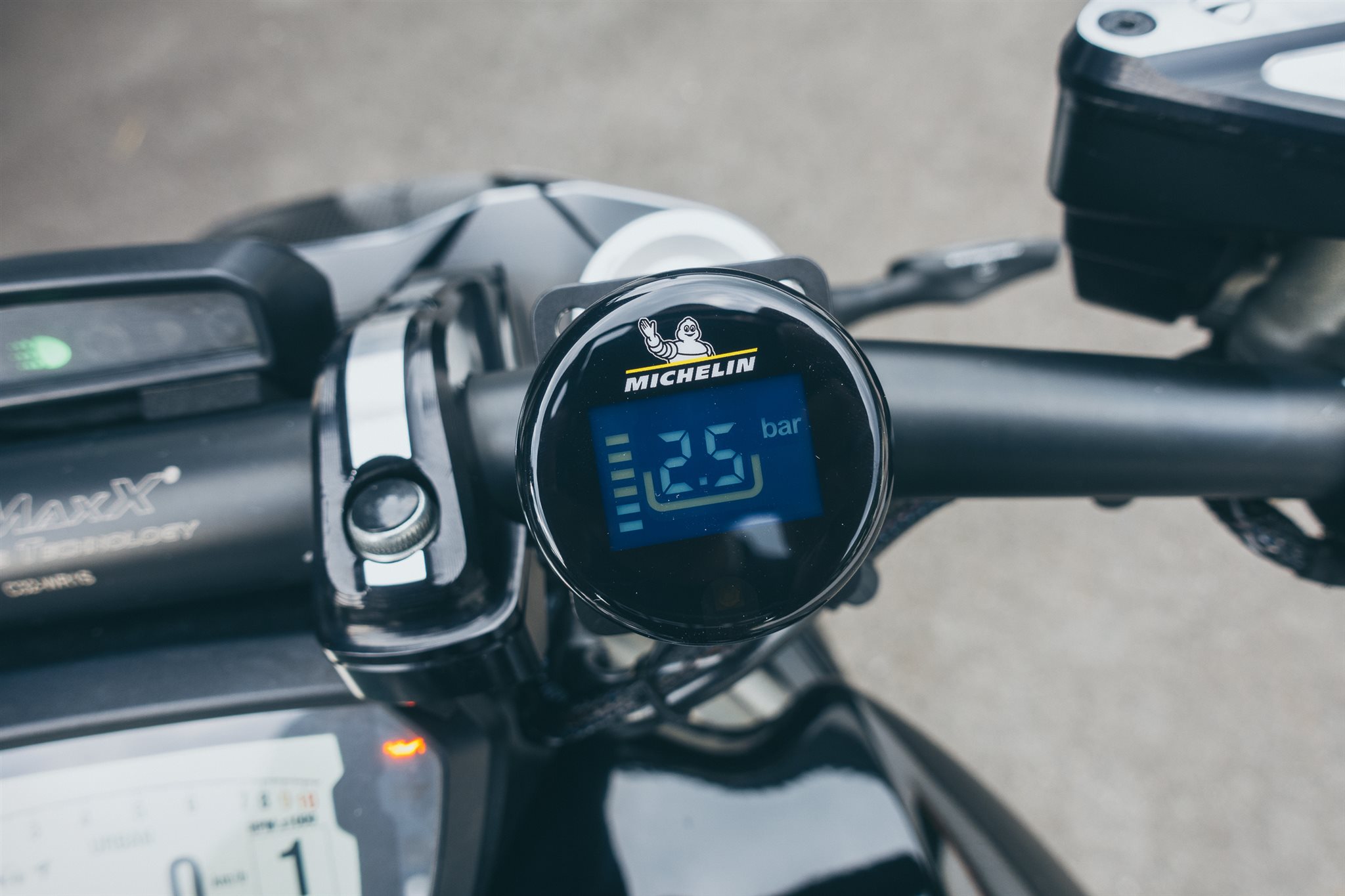 30 PSI Anzeige für Auto & Motorrad & Fahrrad KingBra Reifendruck-Monitor Ventilkappe Reifensensor 