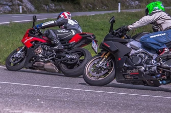 Aprilia RSV4 1100 Factory vs. BMW S 1000 RR 2019 Aprilia RSV4 1100 Factory vs. BMW S 1000 RR 2019