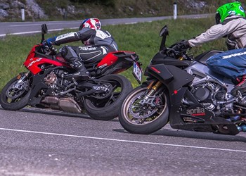Aprilia RSV4 1100 Factory vs. BMW S 1000 RR 2019 Aprilia RSV4 1100 Factory vs. BMW S 1000 RR 2019