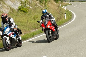 Vergleichstest: BMW S1000RR 2018 Vs. 2019 Vergleichstest: BMW S1000RR 2018 Vs. 2019