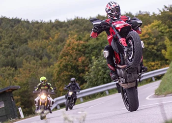 Supermoto Vergleich 2019 - KTM vs. Ducati vs. Aprilia Supermoto Vergleich 2019 - KTM vs. Ducati vs. Aprilia