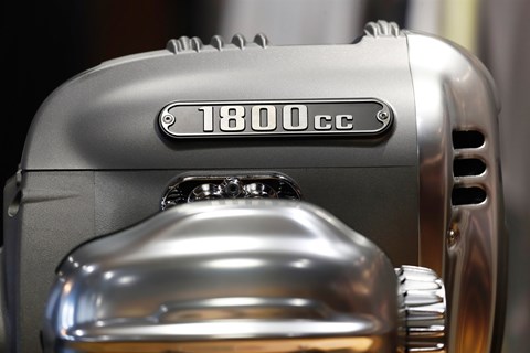 BMW zeigt den größten Boxermotor aller Zeiten 