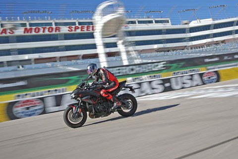 Die neue Kawasaki Z H2 im Test. Highspeed Oval & Rennstrecke!