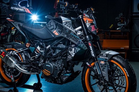 Rok Bagoros' neues KTM 250 Duke Stuntbike