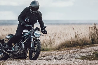 Neue Husqvarna Vitpilen und Svartpilen ab sofort verfügbar! Neue Husqvarna Vitpilen und Svartpilen ab sofort verfügbar!