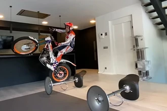 Quarantäne richtig gemacht! Toni Bou bleibt zuhause! Quarantäne richtig gemacht! Toni Bou bleibt zuhause!