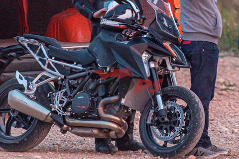 Neuer KTM 1290 Super Duke GT Erlkönig gesichtet!