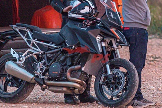 Neuer KTM 1290 Super Duke GT Erlkönig gesichtet! Neuer KTM 1290 Super Duke GT Erlkönig gesichtet!