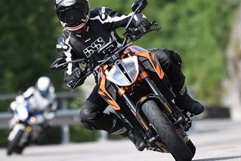 Motorradreifen-Freigaben für neue Straßensportler von Continental