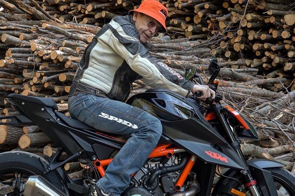 Zonko auf der KTM Superduke 1290 R  Zonko auf der KTM Superduke 1290 R