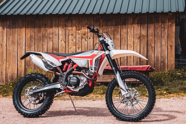 Beta RR 200 vs Beta RR 350 - Einsteiger Hard Enduros 2020