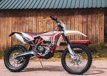 Beta RR 200 vs Beta RR 350 - Einsteiger Hard Enduros 2020 Beta RR 200 vs Beta RR 350 - Einsteiger Hard Enduros 2020