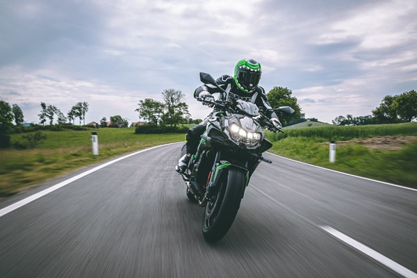 Kawasaki Z H2 Test - Im Nakedbike Vergleich