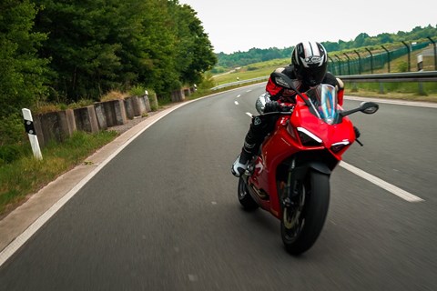 Ducati Panigale V2 - der perfekte Landstraßen Supersportler?!