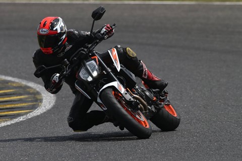 KTM 890 Duke R 