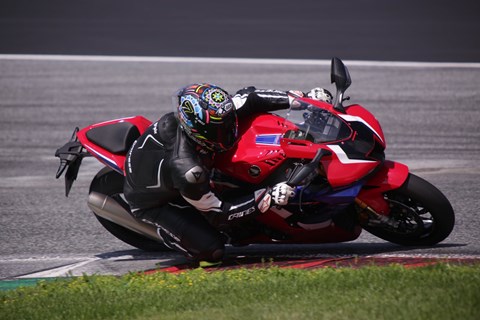 Bridgestone Battlax RS11 Test 2020