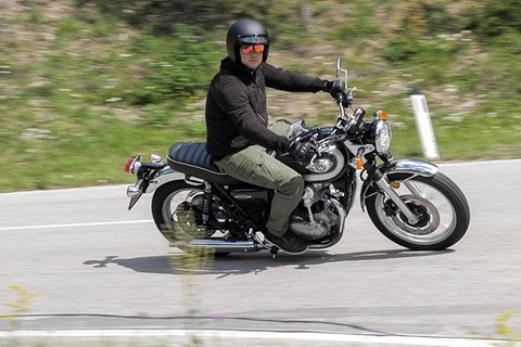 Kawasaki W800 2020 im Test - was steckt unter dem Retro Kleid? Kawasaki W800 2020 im Test - was steckt unter dem Retro Kleid?