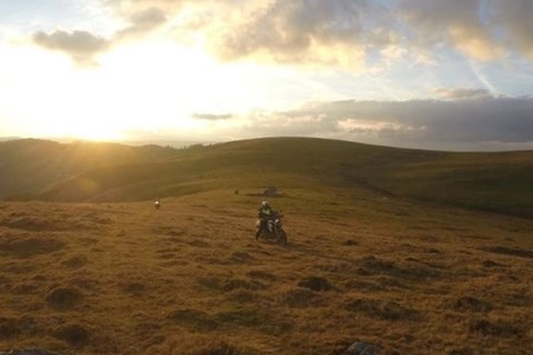 Auf Reise gehen mit Motorrad und Urlaub