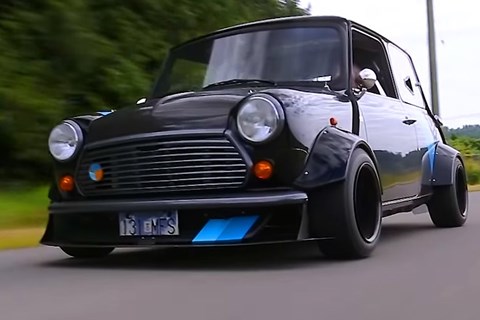 Dieser Mini wird von einem Kawasaki Ninja ZX-10R Motor befeuert!