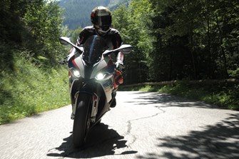 BMW S 1000 RR Test 2020 - das schnelle Quartett