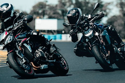 Triumph Street Triple R vs. BMW F 900 R - Rennstreckenduell