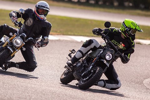 Honda Monkey 125 gegen Brixton Crossfire 125 XS Vergleichstest