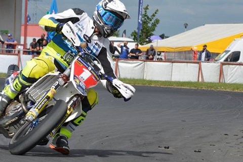 Supermoto: METZELER Fahrer sammeln Titel in vielen Klassen