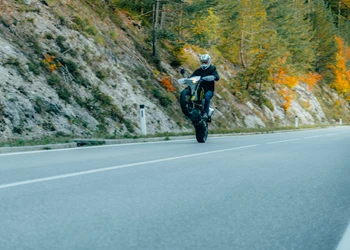 Fun-Test Husvarna 701 Supermoto Fun-Test Husvarna 701 Supermoto